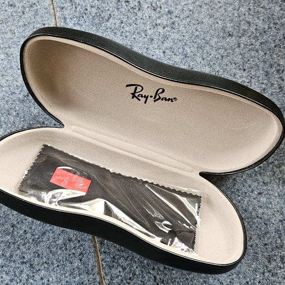 Ray-Ban Case - Picture 2 of 2